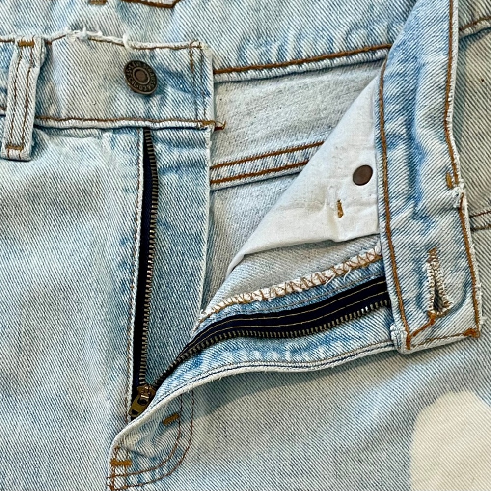 SOLD Vintage 90s Levi’s 501 Cut-Off Jean Shorts 1992 Raw Hem Distressed Denim - Picture 6 of 14